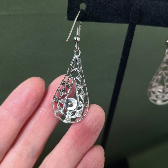 Vintage Silver Tone Drop Earrings - Picture 15 of 16
